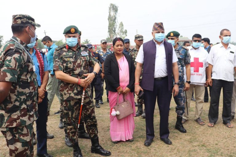 राैतहटमा नेपाली सेनाको स्वास्थ्य शिविरमा ७ सय १४ जनाले पाए उपचार