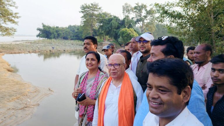 बाढीले गरेको क्षेतिको निरिक्षण गर्न पुर्वप्रधानमन्त्री नेपाल राैतहटमा